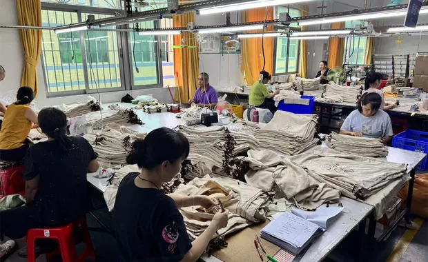 JasunBag custom packaging bag production workshop for B2B orders